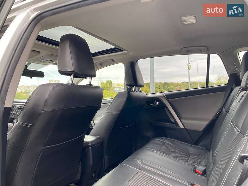 Внедорожник / Кроссовер Toyota RAV4 2016 в Виннице