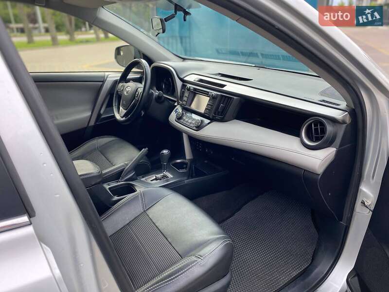 Внедорожник / Кроссовер Toyota RAV4 2016 в Виннице