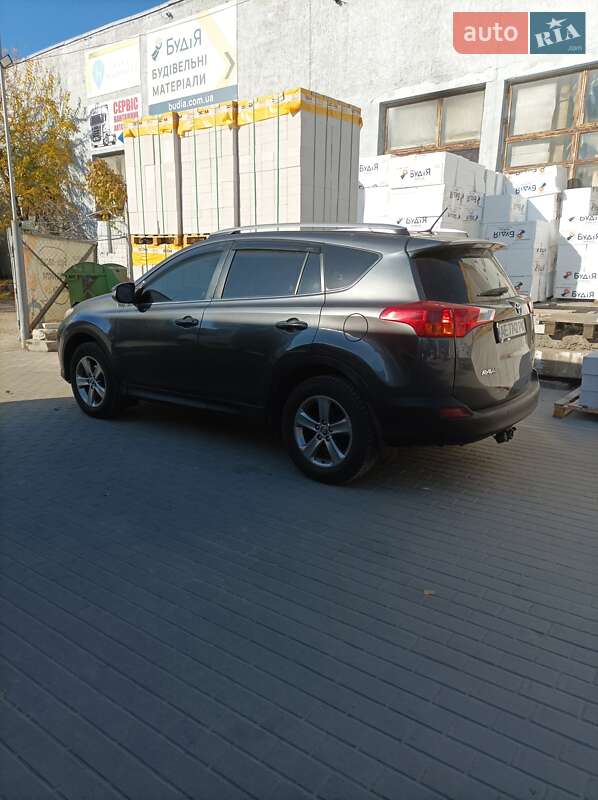Внедорожник / Кроссовер Toyota RAV4 2015 в 