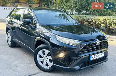 Позашляховик / Кросовер Toyota RAV4 2019 в Кам'янському