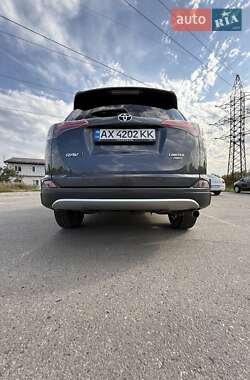 Внедорожник / Кроссовер Toyota RAV4 2017 в 