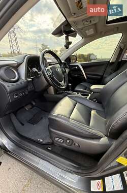 Внедорожник / Кроссовер Toyota RAV4 2017 в 