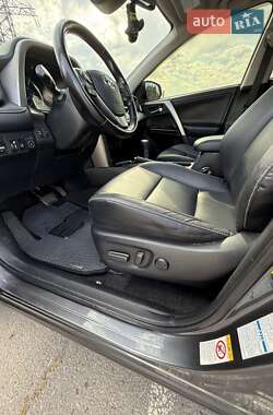 Внедорожник / Кроссовер Toyota RAV4 2017 в 