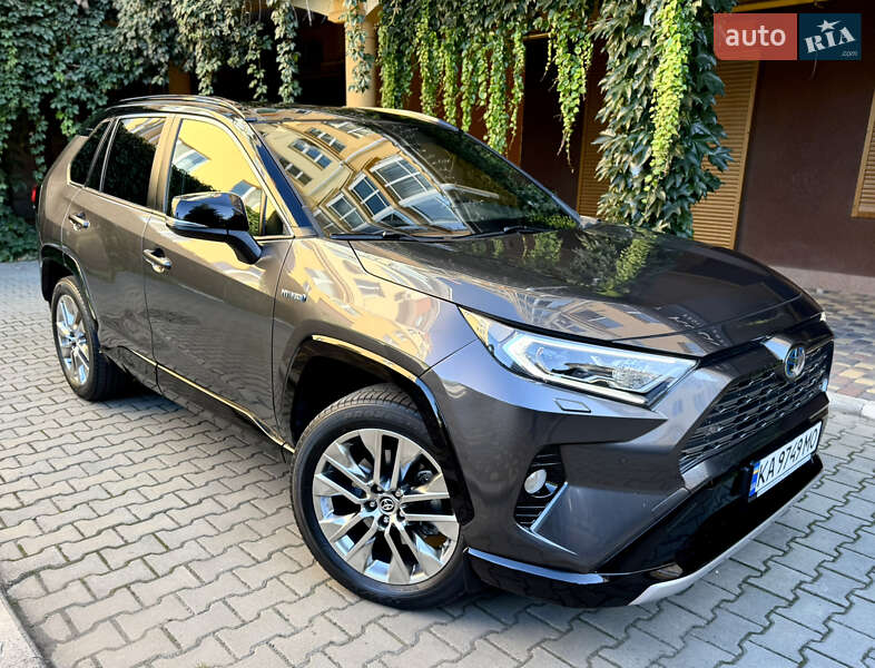 Позашляховик / Кросовер Toyota RAV4 2020 в Києві