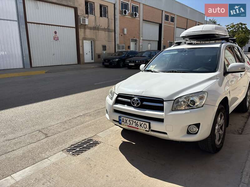 Внедорожник / Кроссовер Toyota RAV4 2009 в Харькове