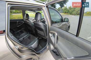 Внедорожник / Кроссовер Toyota RAV4 2010 в 