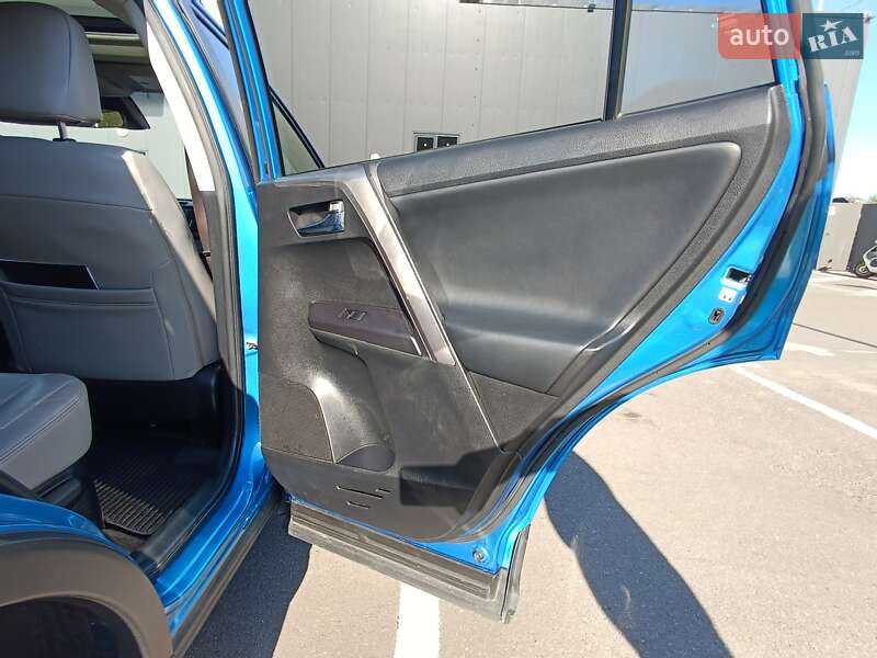 Позашляховик / Кросовер Toyota RAV4 2017 в Києві фото 30 Позашляховик / Кросовер Toyota RAV4 2017 в Києві