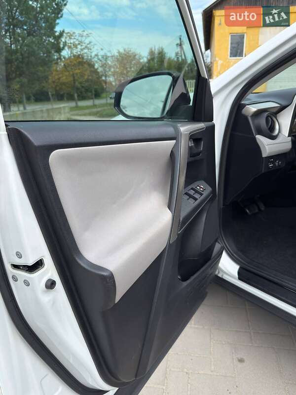 Внедорожник / Кроссовер Toyota RAV4 2015 в Долине фото 16 Внедорожник / Кроссовер Toyota RAV4 2015 в Долине