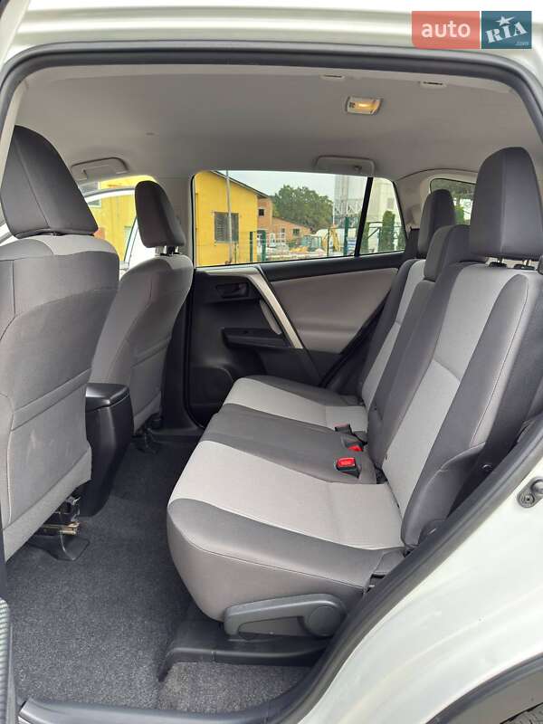 Внедорожник / Кроссовер Toyota RAV4 2015 в Долине фото 18 Внедорожник / Кроссовер Toyota RAV4 2015 в Долине