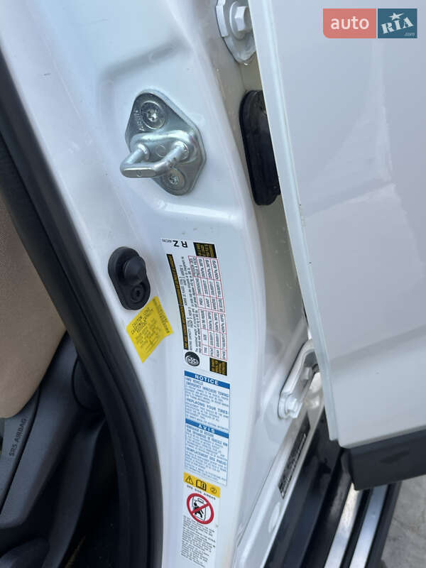 Внедорожник / Кроссовер Toyota RAV4 2019 в Тернополе