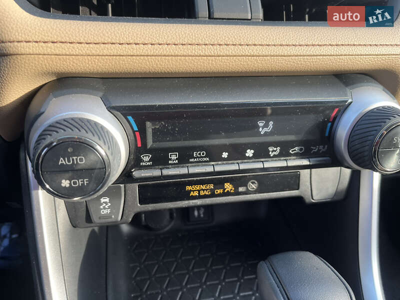 Внедорожник / Кроссовер Toyota RAV4 2019 в Тернополе