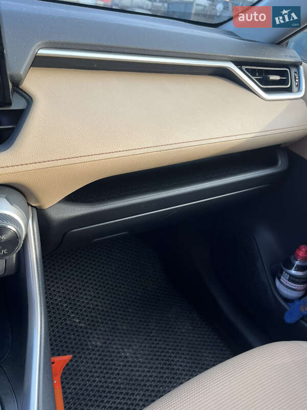 Внедорожник / Кроссовер Toyota RAV4 2019 в Тернополе