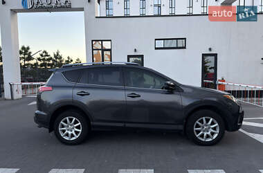 Внедорожник / Кроссовер Toyota RAV4 2018 в 