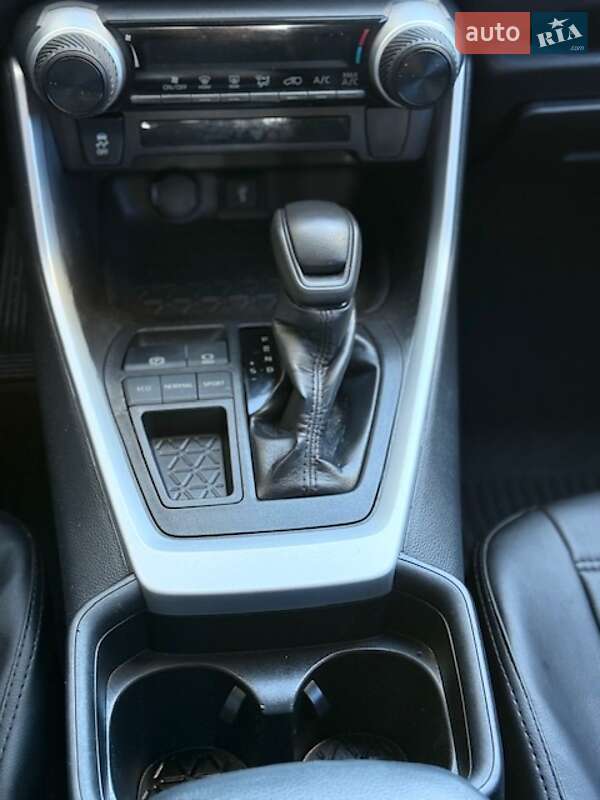 Позашляховик / Кросовер Toyota RAV4 2021 в Києві