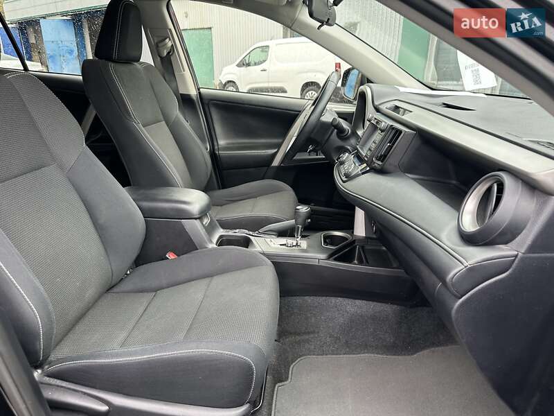 Внедорожник / Кроссовер Toyota RAV4 2016 в Киеве