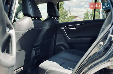 Внедорожник / Кроссовер Toyota RAV4 2019 в 