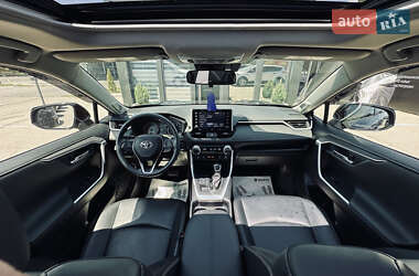 Внедорожник / Кроссовер Toyota RAV4 2019 в 