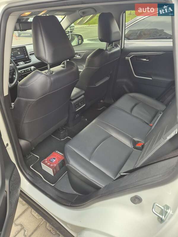 Внедорожник / Кроссовер Toyota RAV4 2021 в Киеве
