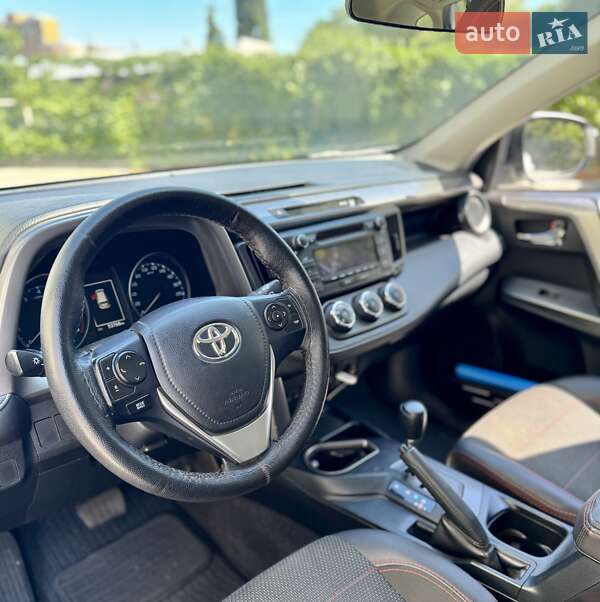 Внедорожник / Кроссовер Toyota RAV4 2016 в Одессе