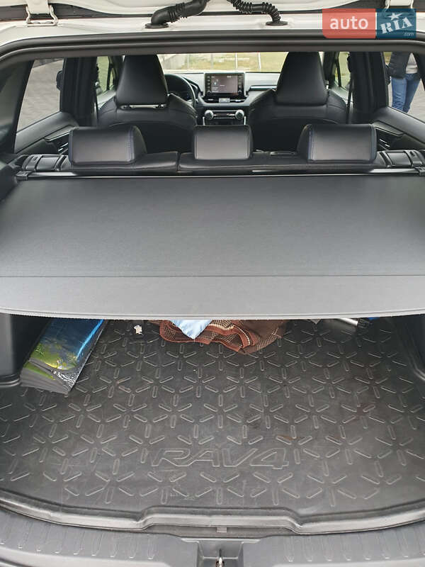Внедорожник / Кроссовер Toyota RAV4 2019 в Днепре