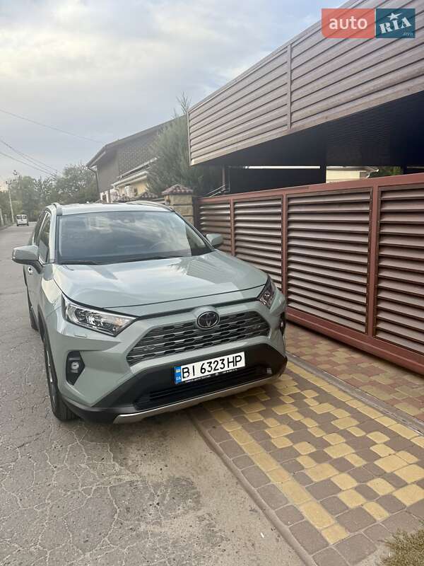 Внедорожник / Кроссовер Toyota RAV4 2022 в Полтаве