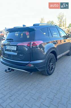 Внедорожник / Кроссовер Toyota RAV4 2015 в 