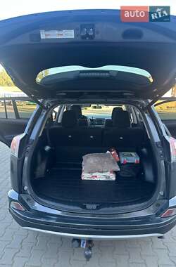 Внедорожник / Кроссовер Toyota RAV4 2015 в 