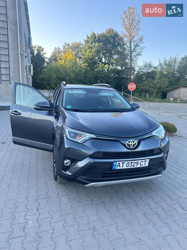 Внедорожник / Кроссовер Toyota RAV4 2015 в Коломые