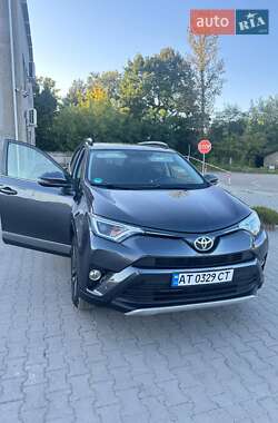 Внедорожник / Кроссовер Toyota RAV4 2015 в 