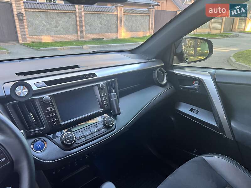 Внедорожник / Кроссовер Toyota RAV4 2018 в Чернигове