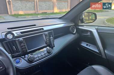 Внедорожник / Кроссовер Toyota RAV4 2018 в 