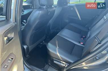 Внедорожник / Кроссовер Toyota RAV4 2018 в 
