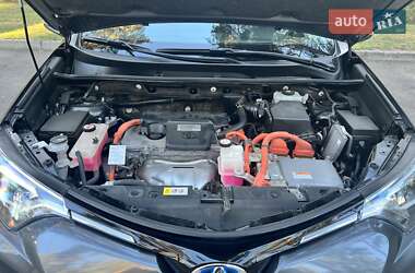Внедорожник / Кроссовер Toyota RAV4 2018 в 