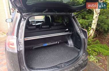 Внедорожник / Кроссовер Toyota RAV4 2017 в 
