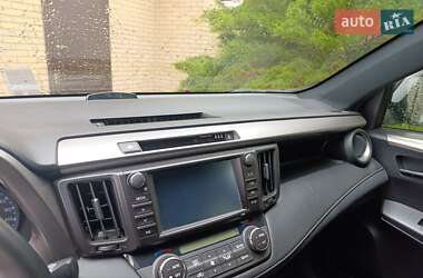 Внедорожник / Кроссовер Toyota RAV4 2017 в 