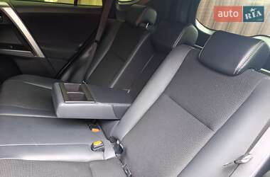 Внедорожник / Кроссовер Toyota RAV4 2017 в 