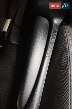 Внедорожник / Кроссовер Toyota RAV4 2013 в 