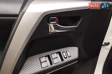 Внедорожник / Кроссовер Toyota RAV4 2013 в 