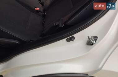 Внедорожник / Кроссовер Toyota RAV4 2013 в 