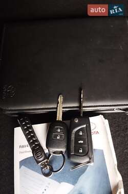 Внедорожник / Кроссовер Toyota RAV4 2013 в 