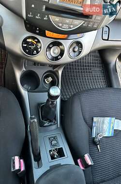 Внедорожник / Кроссовер Toyota RAV4 2008 в 