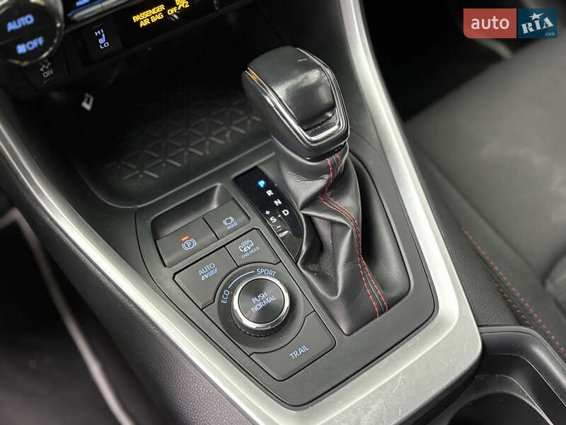 Внедорожник / Кроссовер Toyota RAV4 2021 в Киеве