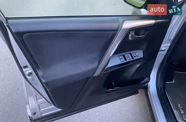 Позашляховик / Кросовер Toyota RAV4 2017 в  фото 46 Позашляховик / Кросовер Toyota RAV4 2017 в