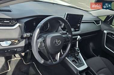 Внедорожник / Кроссовер Toyota RAV4 2020 в 