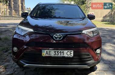 Внедорожник / Кроссовер Toyota RAV4 2017 в Каменском