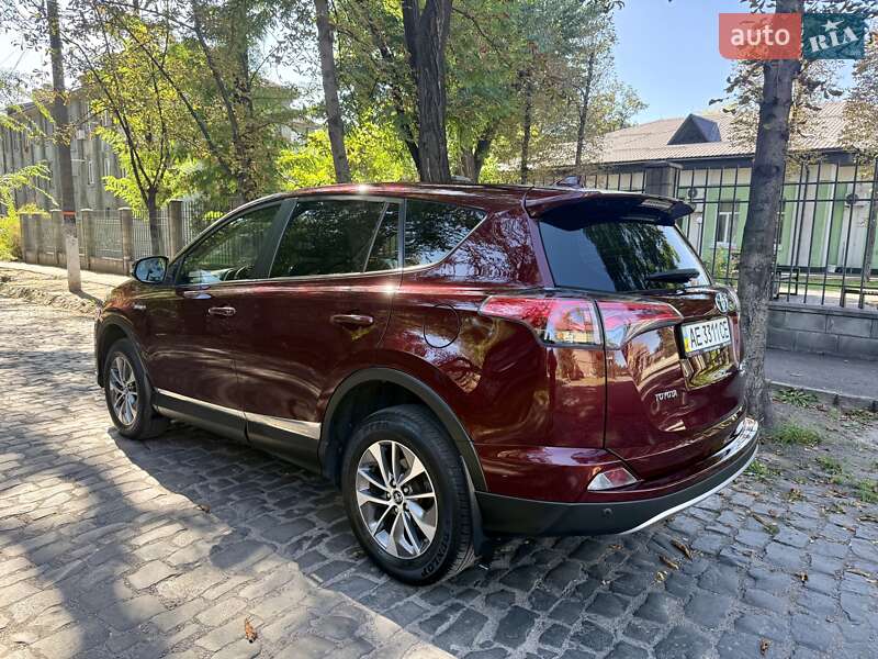 Позашляховик / Кросовер Toyota RAV4 2017 в Кам'янському