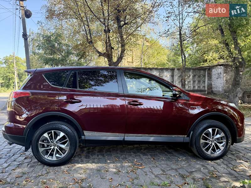Позашляховик / Кросовер Toyota RAV4 2017 в Кам'янському