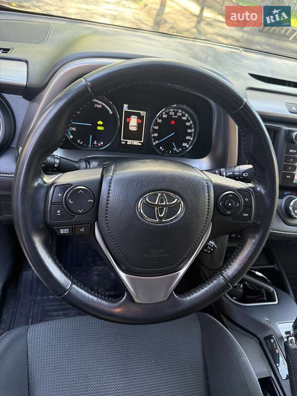 Позашляховик / Кросовер Toyota RAV4 2017 в Кам'янському