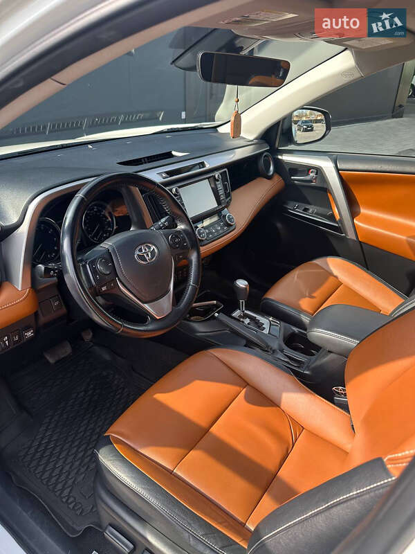 Внедорожник / Кроссовер Toyota RAV4 2016 в Одессе