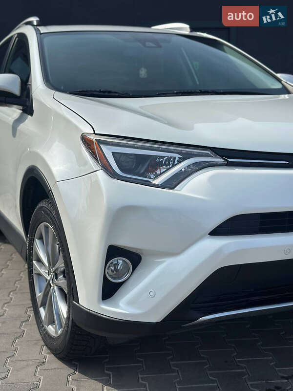 Внедорожник / Кроссовер Toyota RAV4 2016 в Одессе